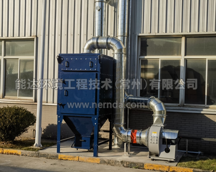 圖為我司定制的模塊濾筒除塵器在現(xiàn)場的運(yùn)行情況，設(shè)備穩(wěn)定運(yùn)行，處理效果良好，得到了客戶的一致好評。